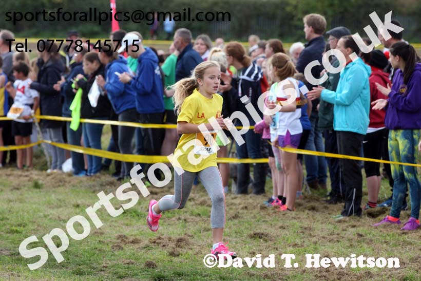 Girls under-11s Start Fitness North Eastern Harriers League, Wrekenton, Gateshead. Photo:  David T. Hewitson/Sports for All Pics